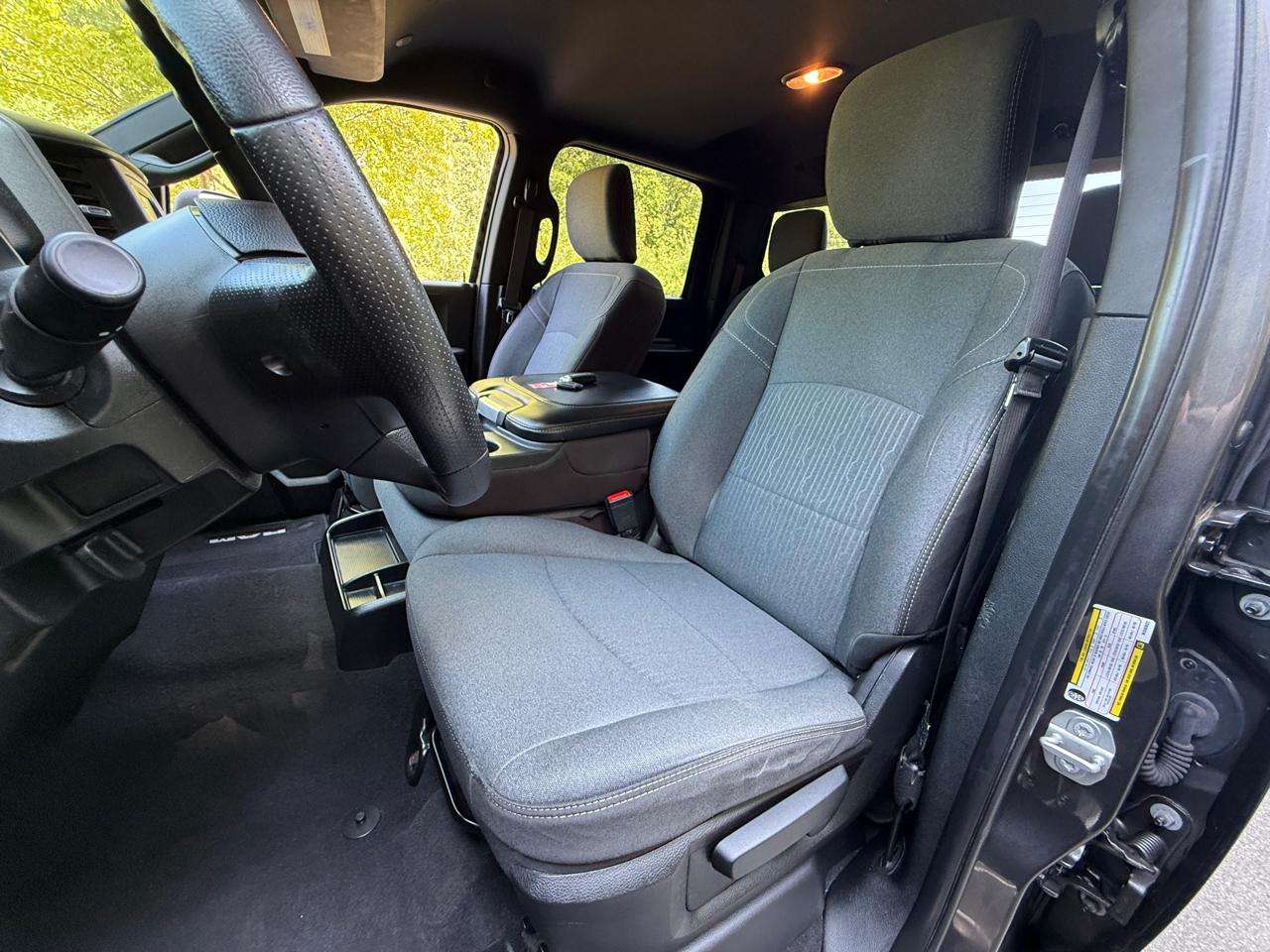 RAM 2500 Tradesman 4x4 Crew Cab 6'4" Box 2021