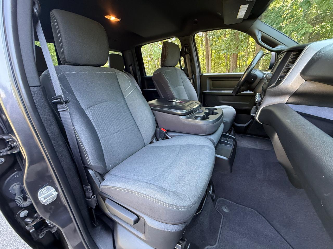 RAM 2500 Tradesman 4x4 Crew Cab 6'4" Box 2021