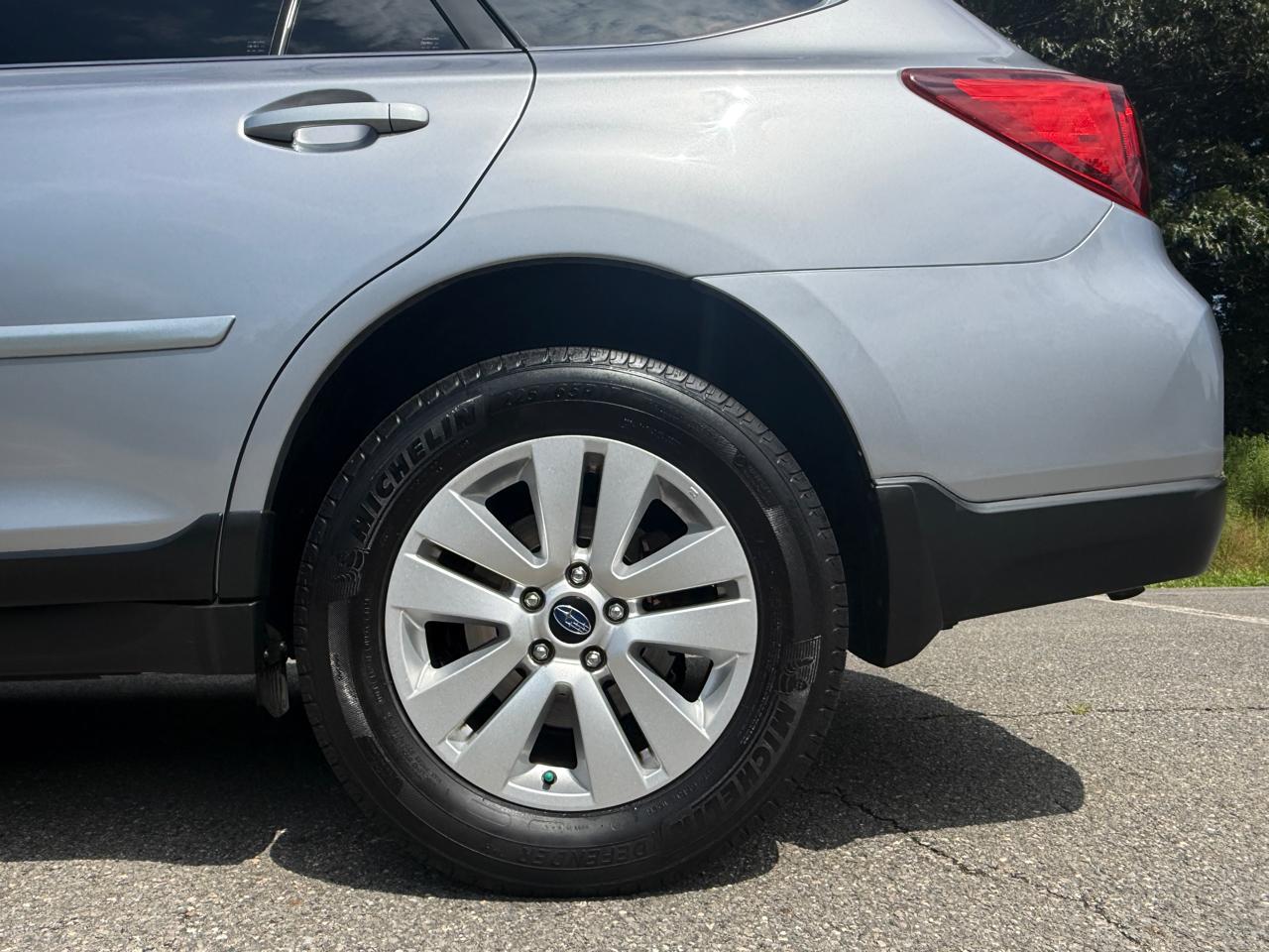 Subaru Outback 4dr Wgn 2.5i Premium PZEV 2016