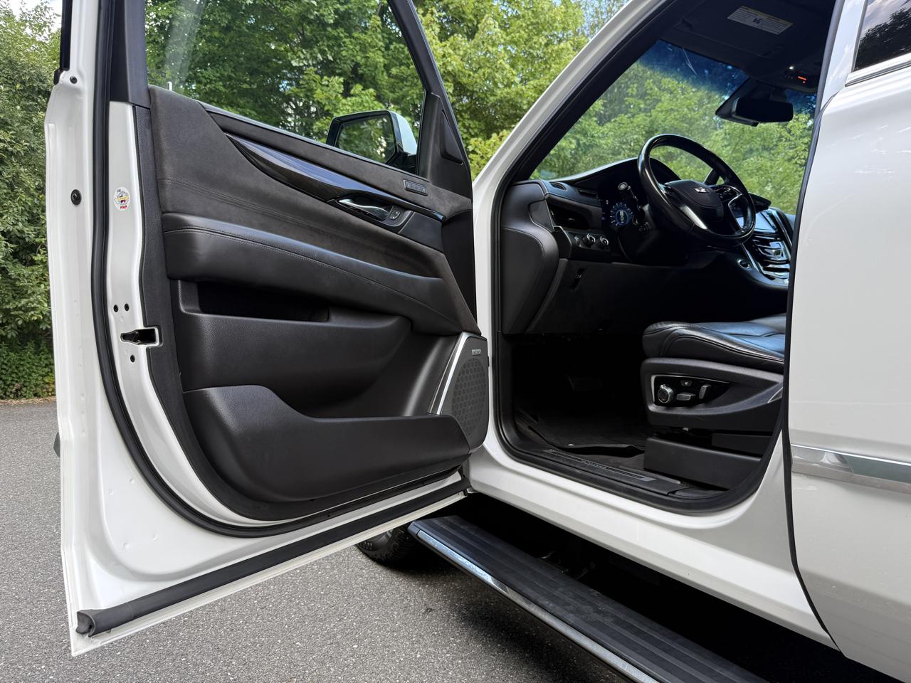 Cadillac Escalade 4WD 4dr Platinum 2019