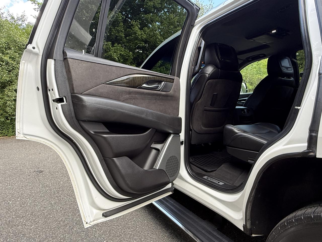Cadillac Escalade 4WD 4dr Platinum 2019
