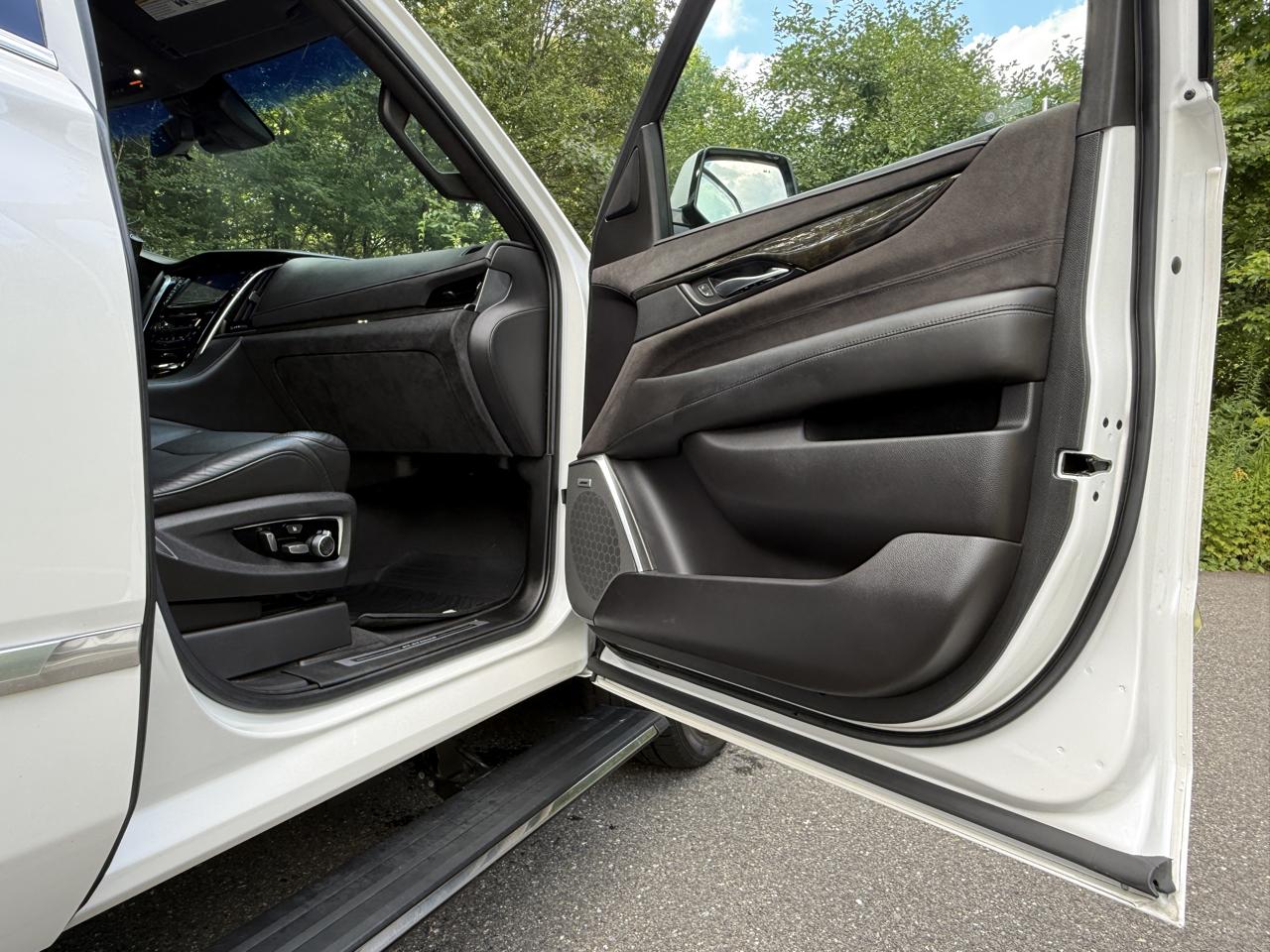 Cadillac Escalade 4WD 4dr Platinum 2019