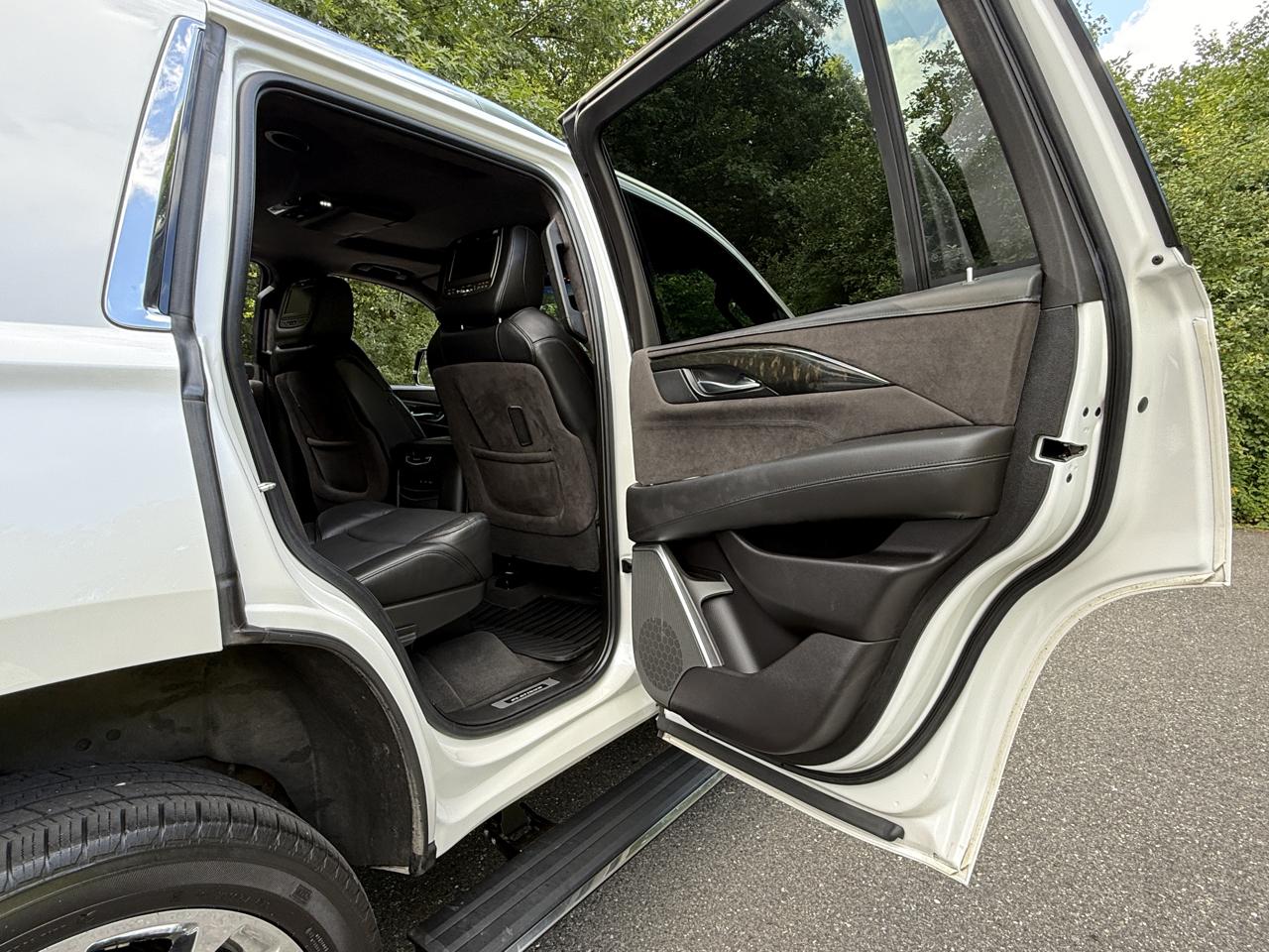 Cadillac Escalade 4WD 4dr Platinum 2019