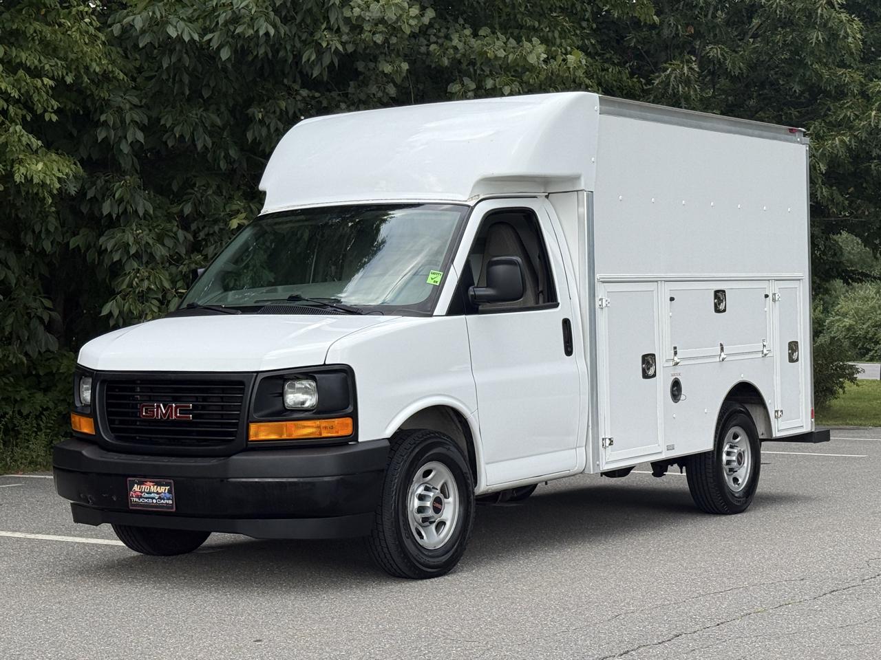GMC Savana Commercial Cutaway 3500 Van 139" 2017