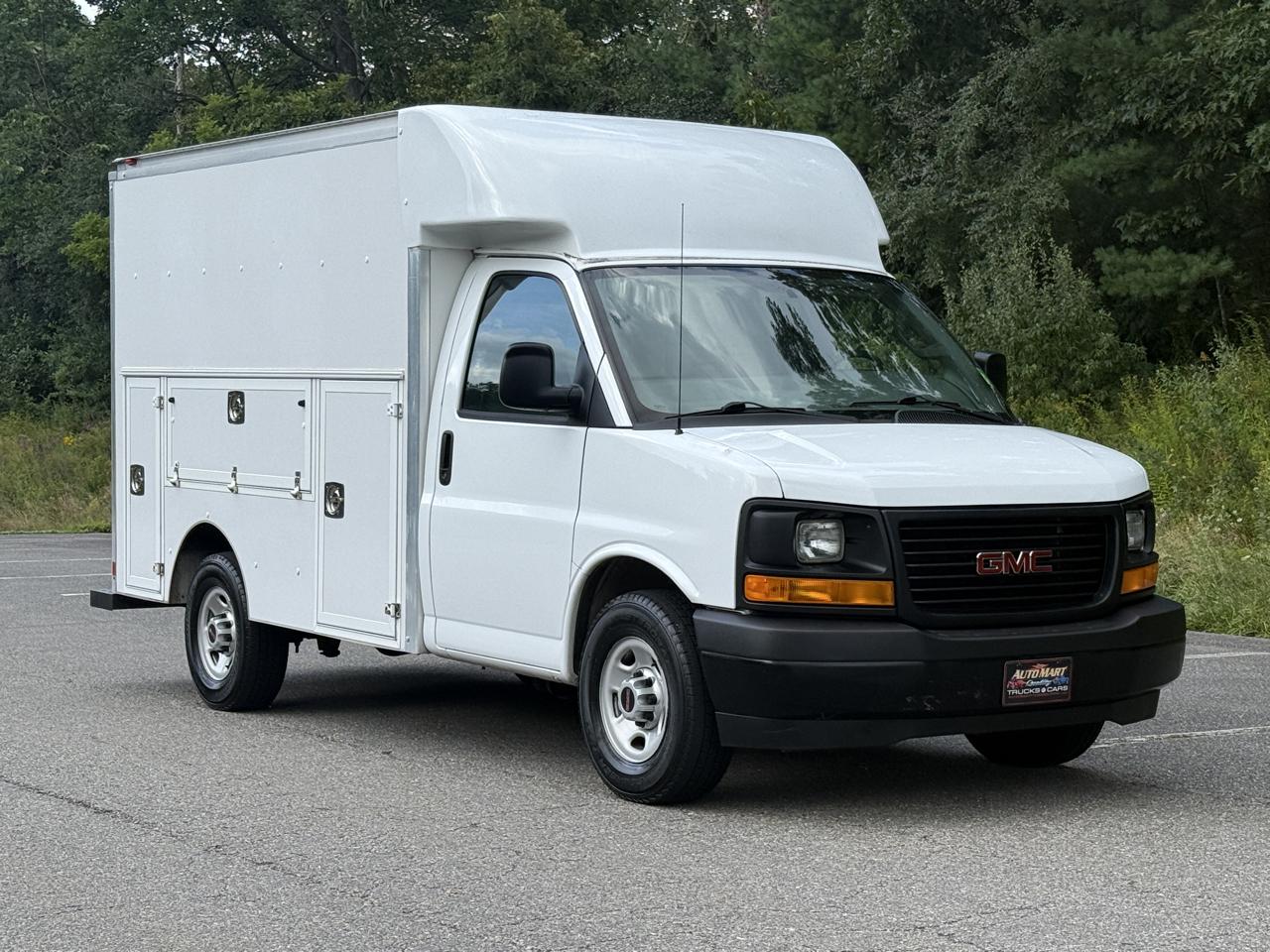 GMC Savana Commercial Cutaway 3500 Van 139" 2017