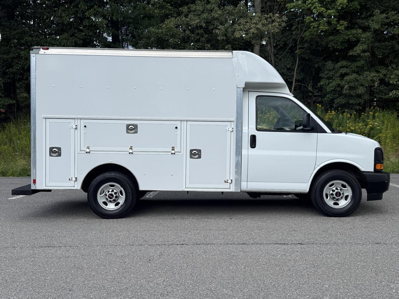 GMC Savana Commercial Cutaway 3500 Van 139" 2017