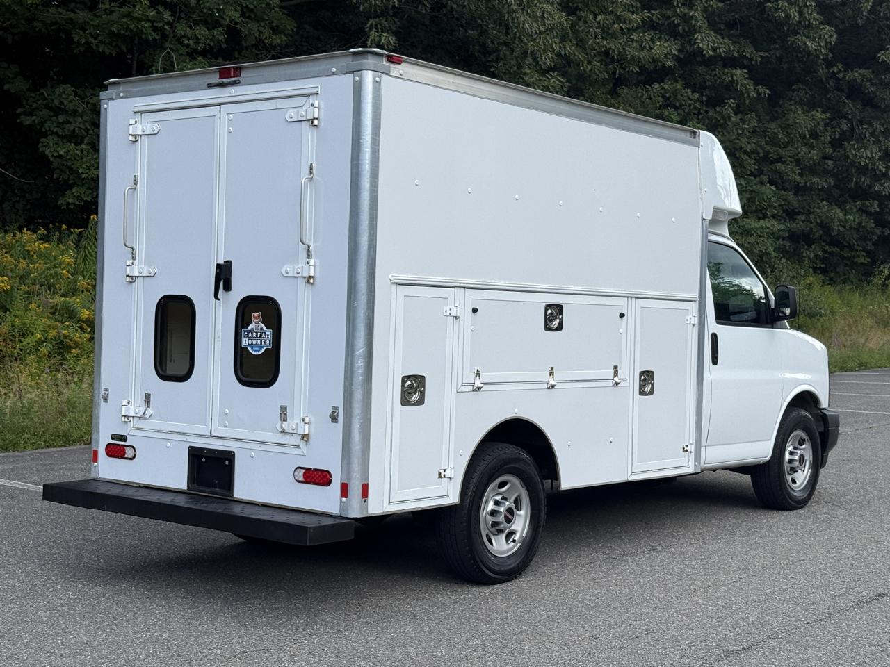 GMC Savana Commercial Cutaway 3500 Van 139" 2017