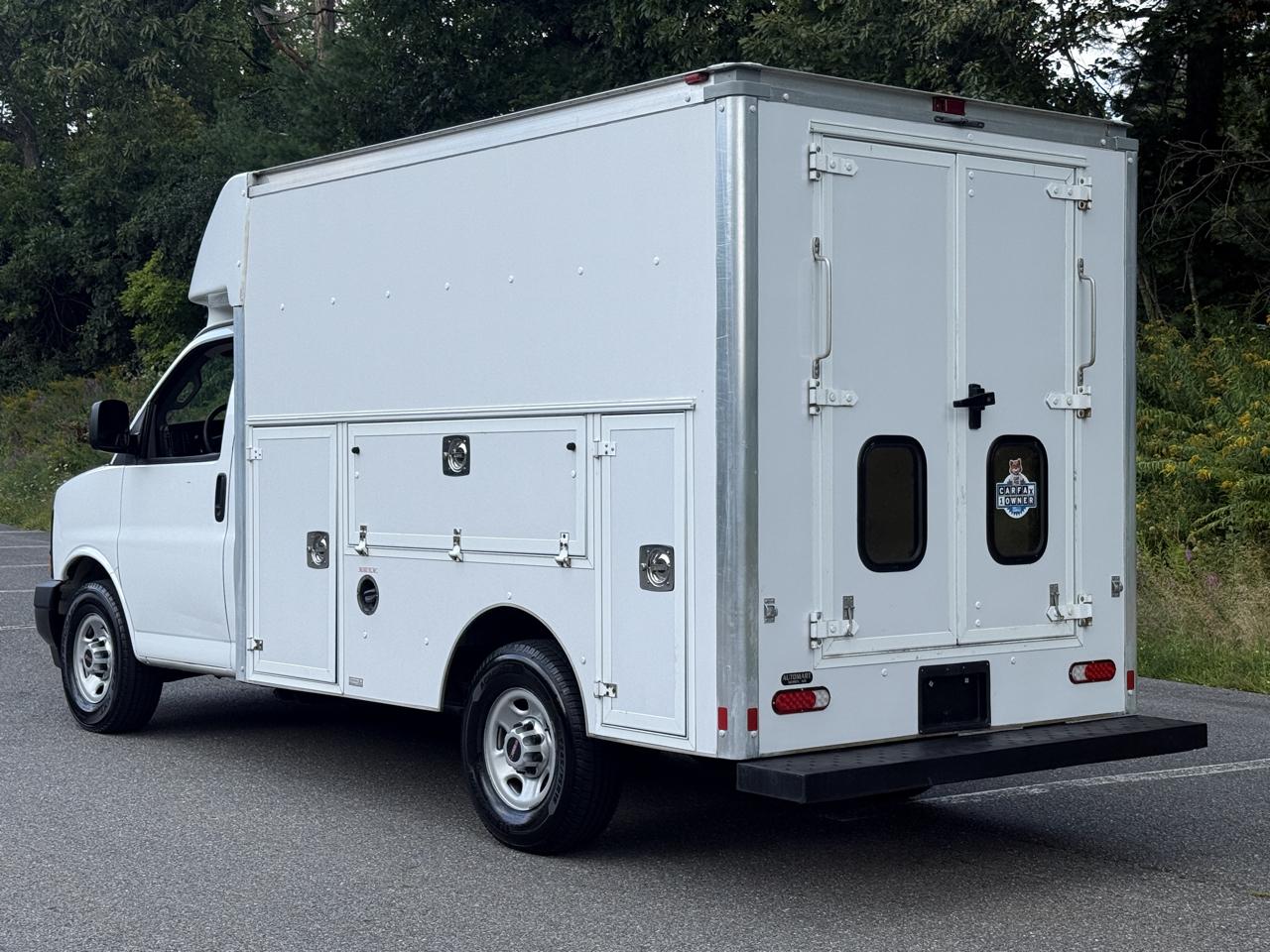GMC Savana Commercial Cutaway 3500 Van 139" 2017