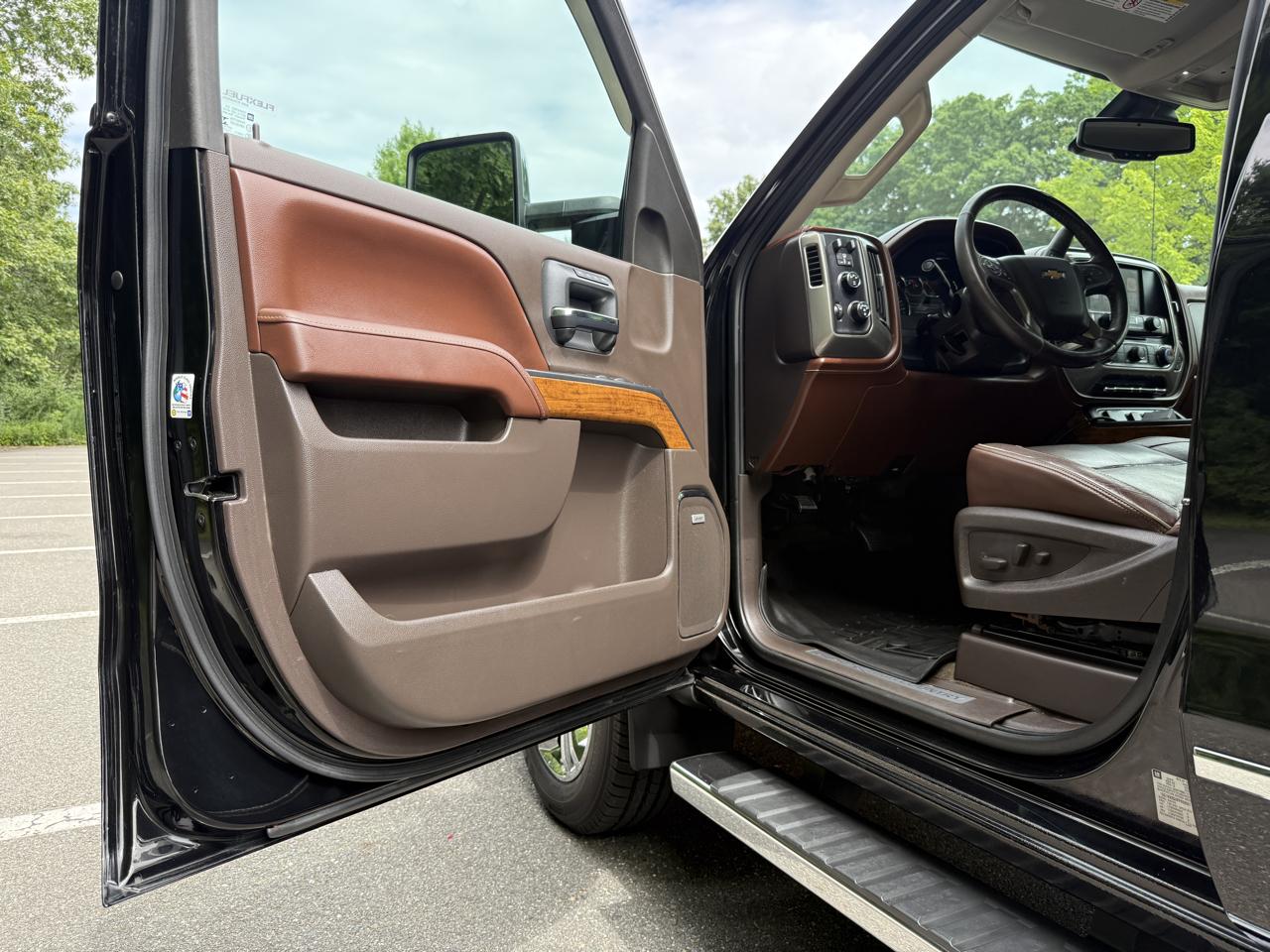 Chevrolet Silverado 2500HD 4WD Crew Cab 153.7" High Country 2015
