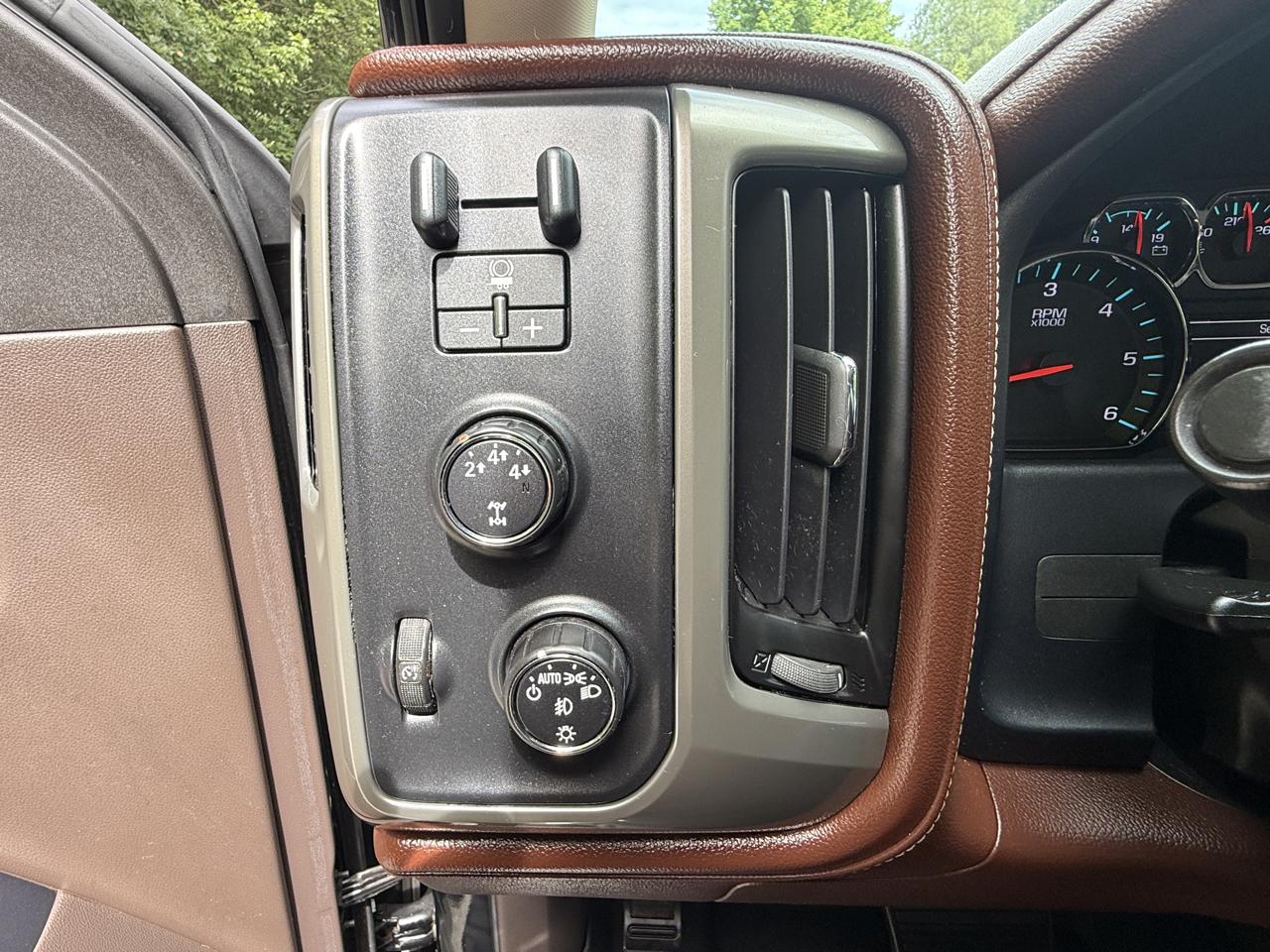 Chevrolet Silverado 2500HD 4WD Crew Cab 153.7" High Country 2015