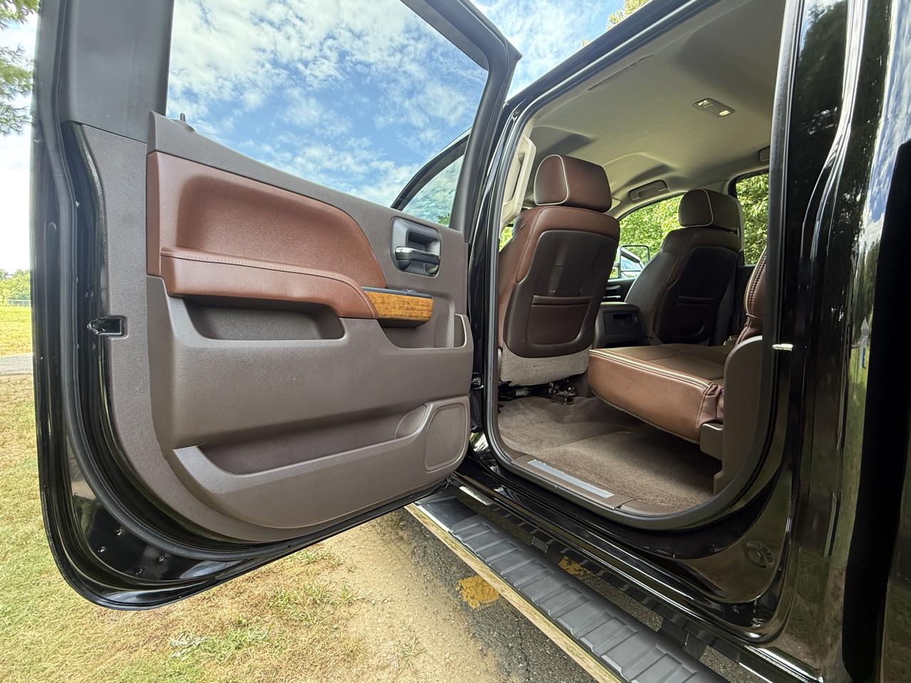 Chevrolet Silverado 2500HD 4WD Crew Cab 153.7" High Country 2015