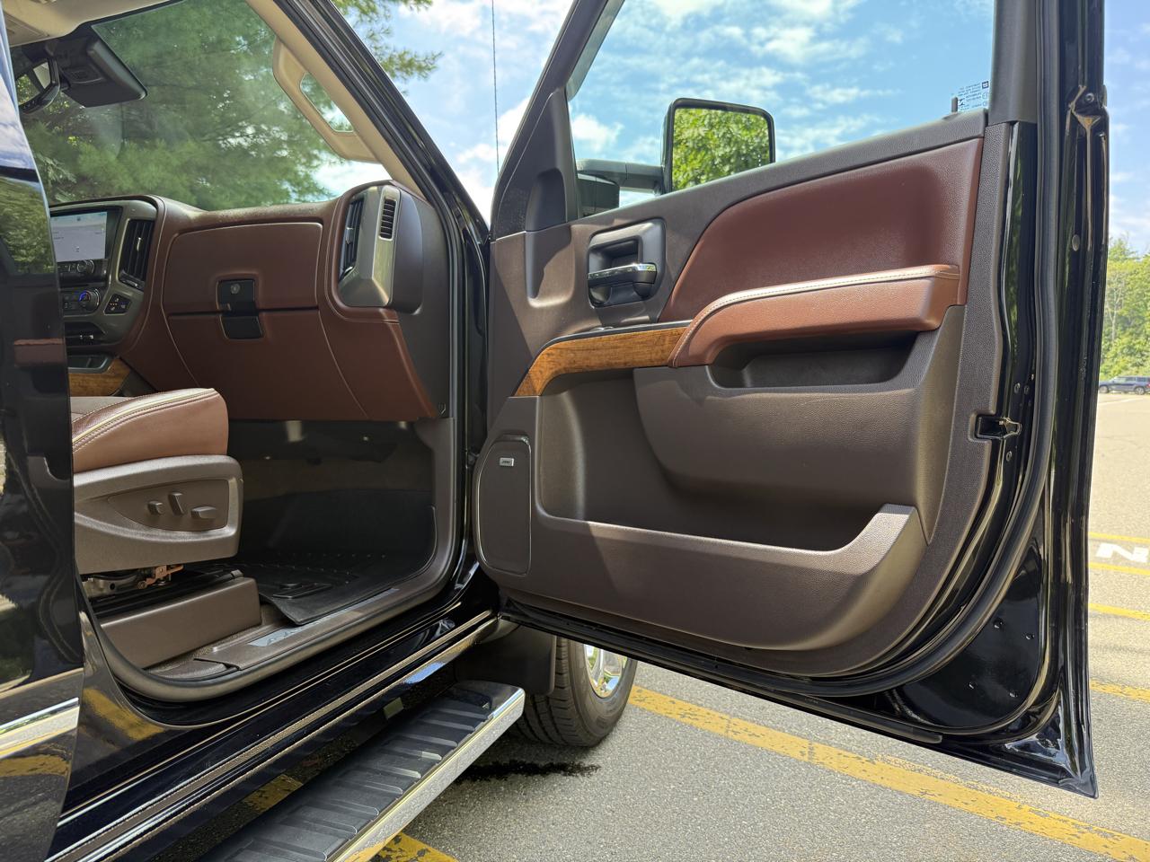 Chevrolet Silverado 2500HD 4WD Crew Cab 153.7" High Country 2015