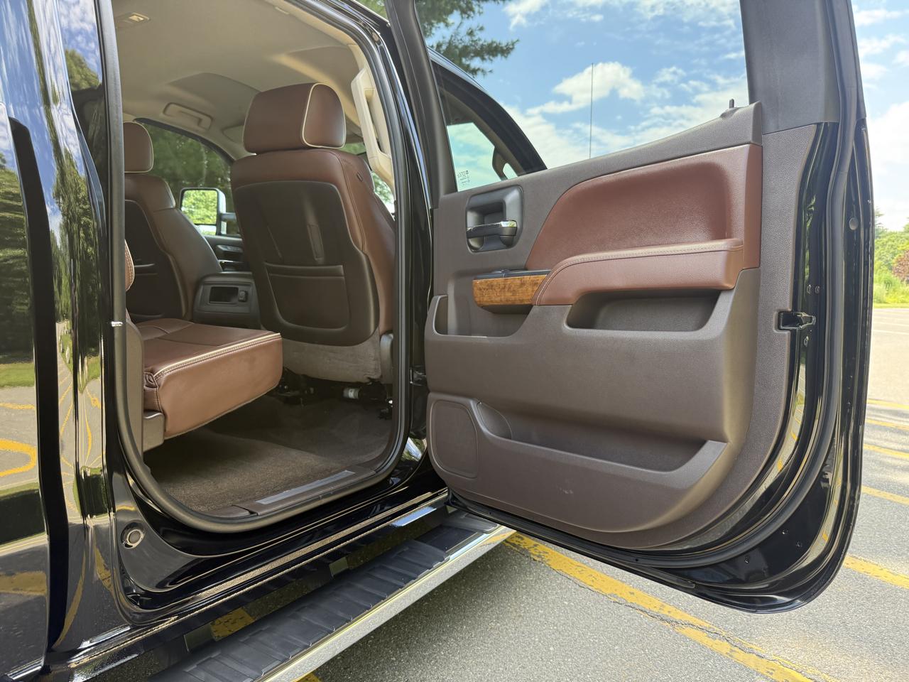 Chevrolet Silverado 2500HD 4WD Crew Cab 153.7" High Country 2015