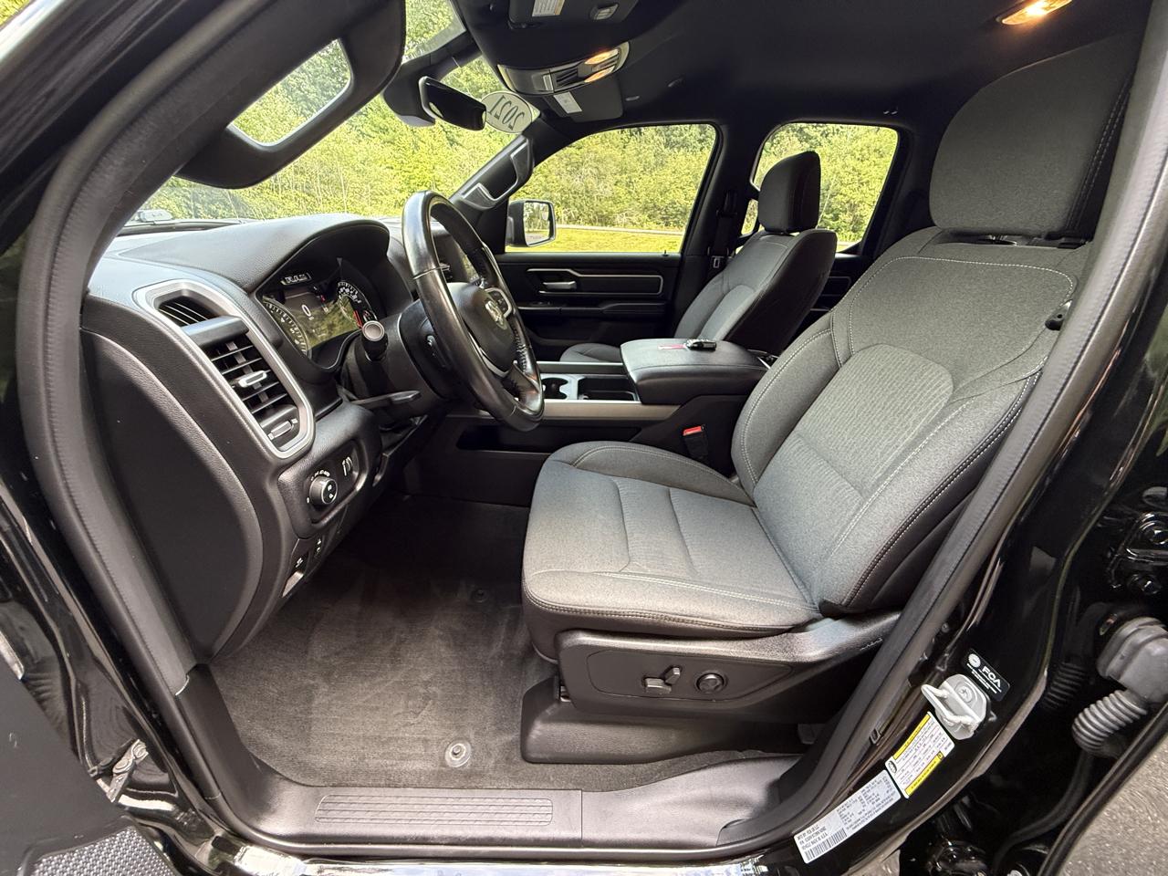 RAM 1500 Big Horn 4x4 Quad Cab 6'4" Box 2021