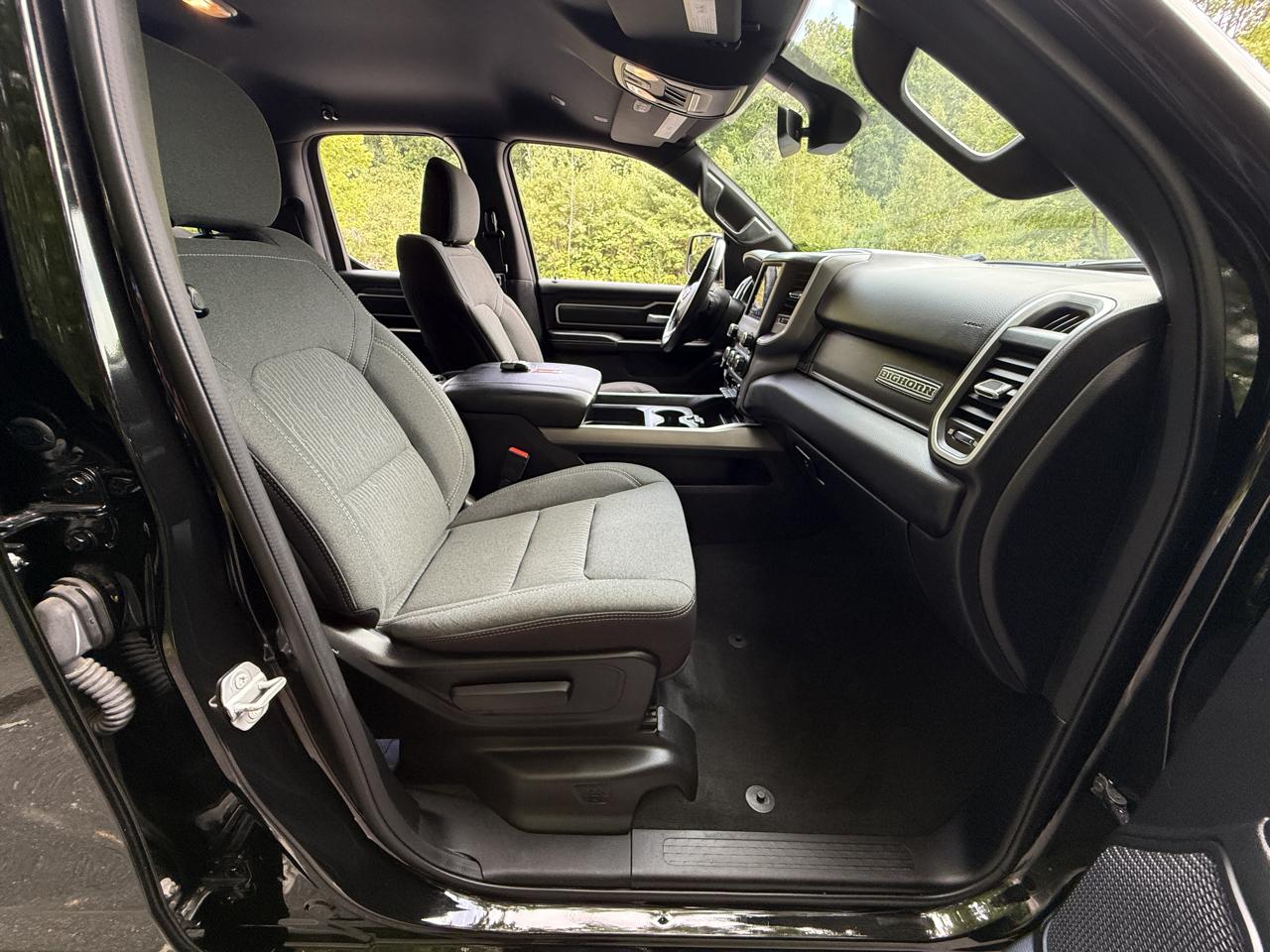 RAM 1500 Big Horn 4x4 Quad Cab 6'4" Box 2021