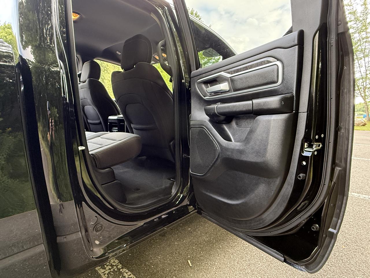 RAM 1500 Big Horn 4x4 Quad Cab 6'4" Box 2021