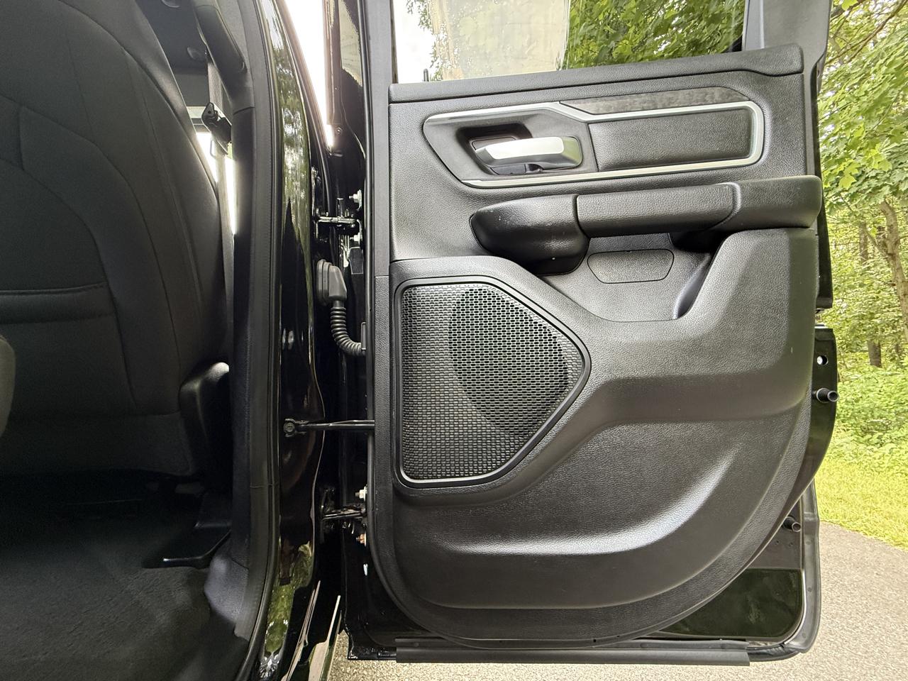 RAM 1500 Big Horn 4x4 Quad Cab 6'4" Box 2021