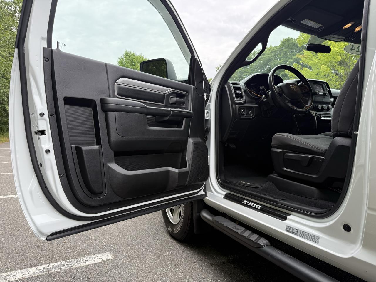 RAM 3500 Tradesman 4x4 Reg Cab 8' Box 2024