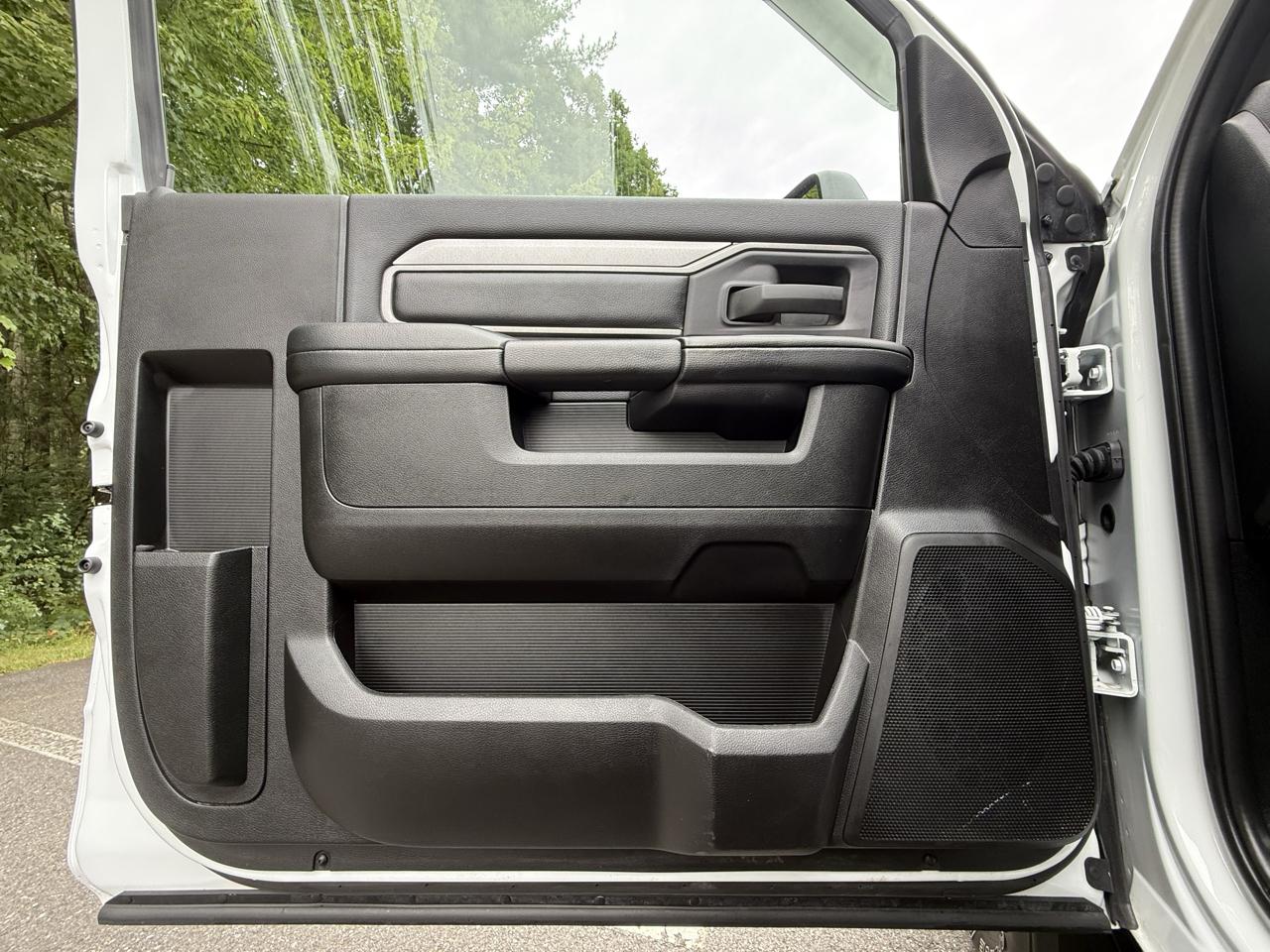 RAM 3500 Tradesman 4x4 Reg Cab 8' Box 2024