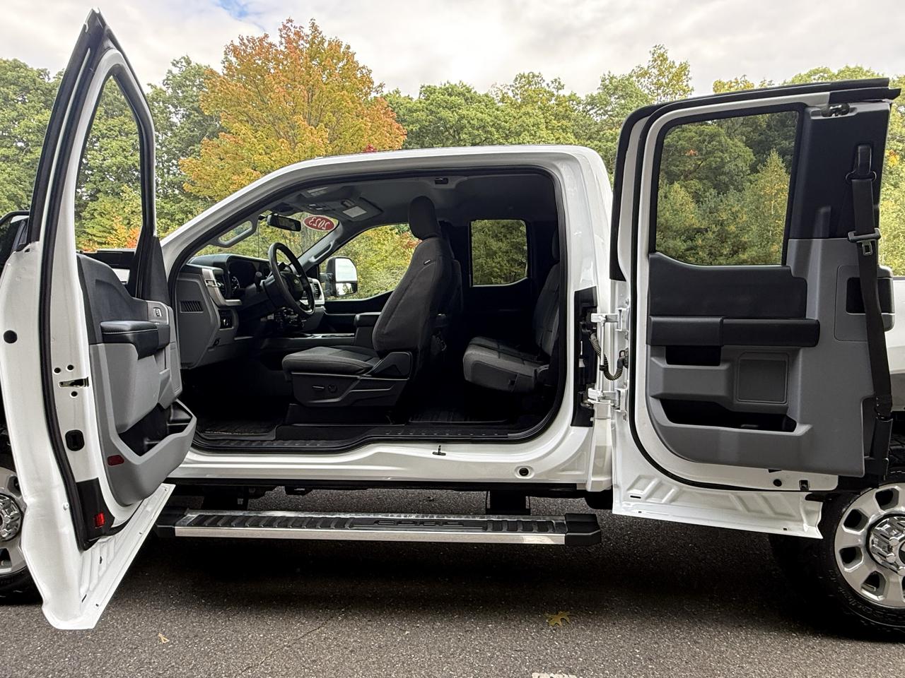 Ford Super Duty F-250 SRW XLT 4WD SuperCab 6.75' Box 2023