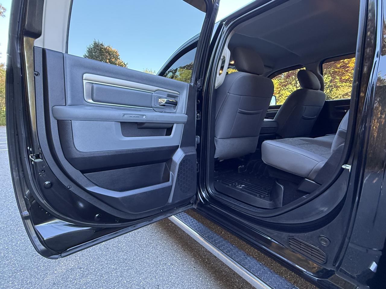 RAM 1500 4WD Crew Cab 140.5" Big Horn 2016