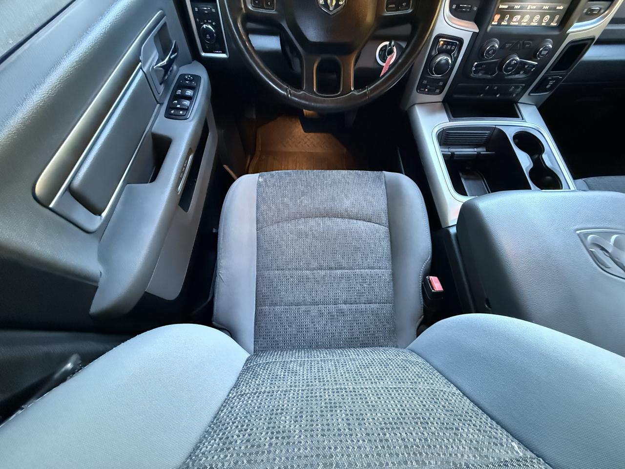 RAM 1500 4WD Crew Cab 140.5" Big Horn 2016