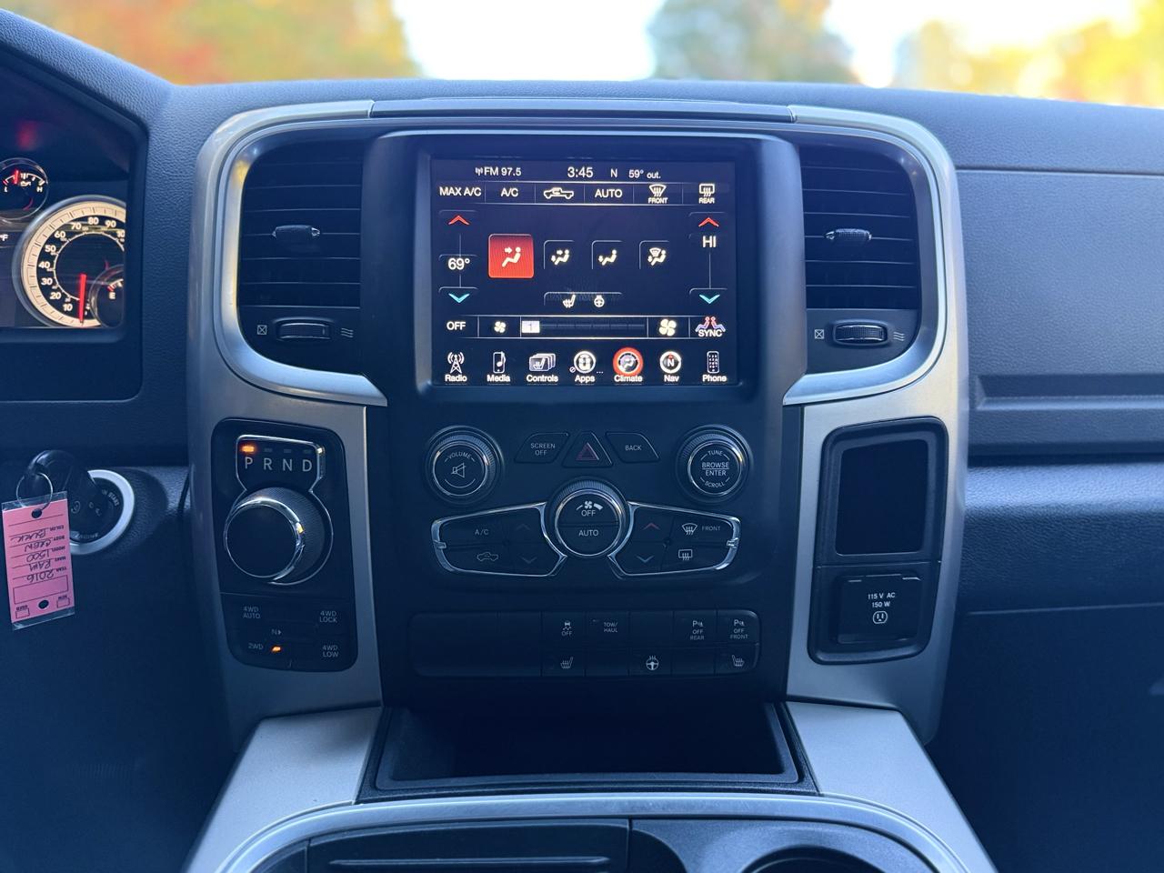 RAM 1500 4WD Crew Cab 140.5" Big Horn 2016
