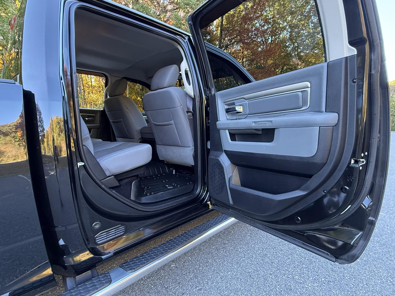 RAM 1500 4WD Crew Cab 140.5" Big Horn 2016