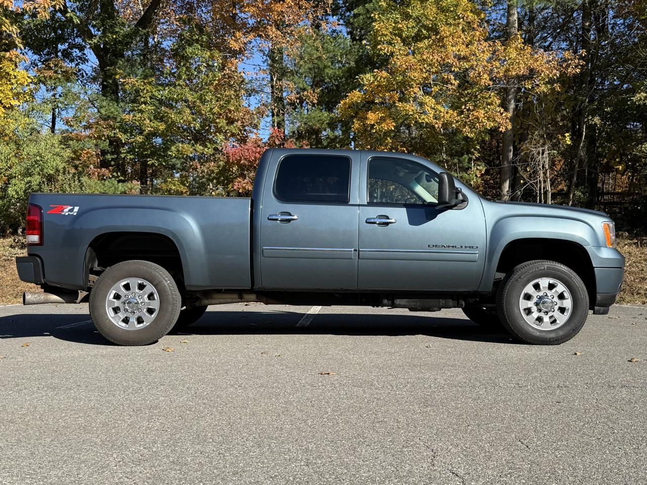 GMC Sierra 2500HD 4WD Crew Cab 153.7" Denali 2011