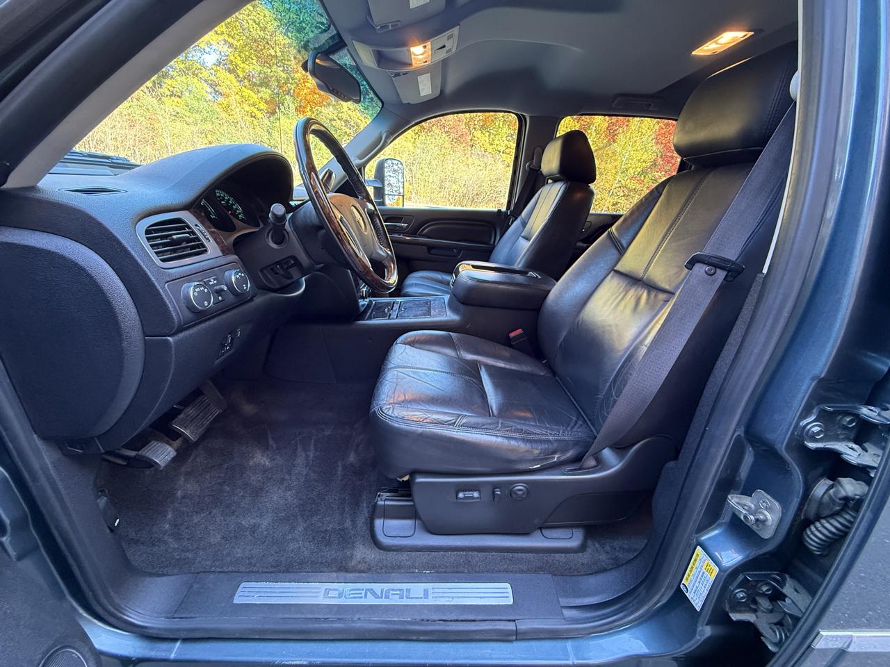 GMC Sierra 2500HD 4WD Crew Cab 153.7" Denali 2011