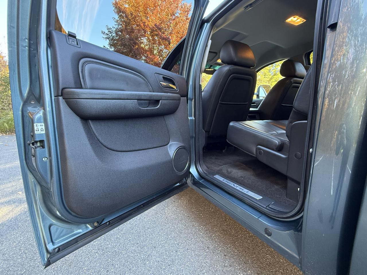 GMC Sierra 2500HD 4WD Crew Cab 153.7" Denali 2011