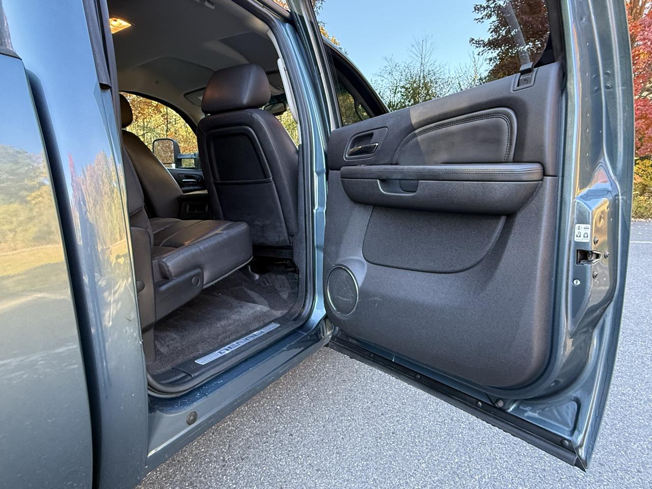 GMC Sierra 2500HD 4WD Crew Cab 153.7" Denali 2011