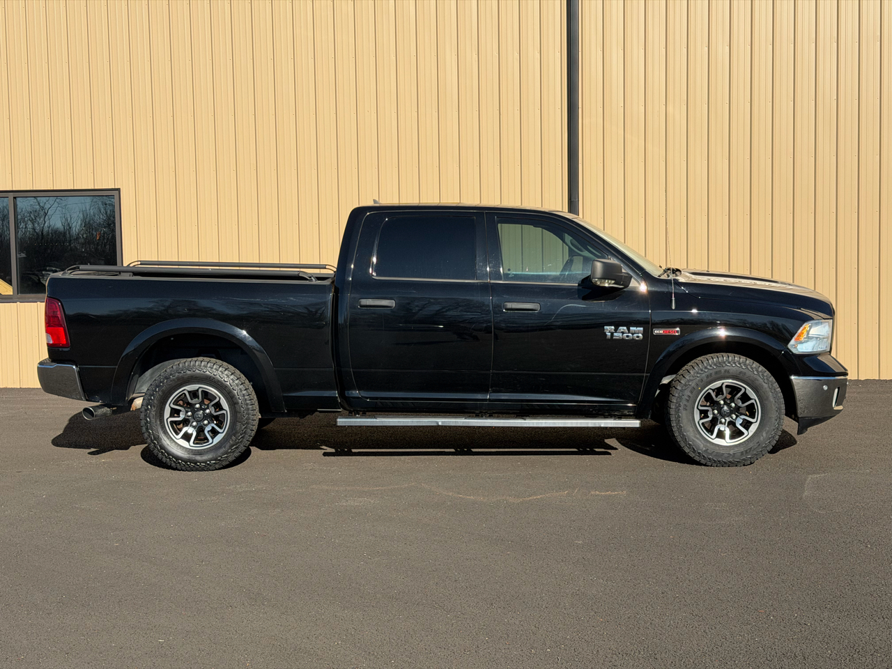 RAM 1500 SLT Crew Cab LWB 4WD 2014