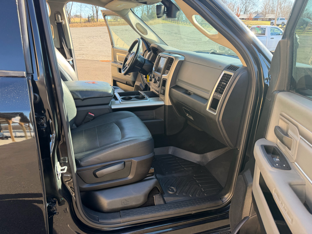 RAM 1500 SLT Crew Cab LWB 4WD 2014