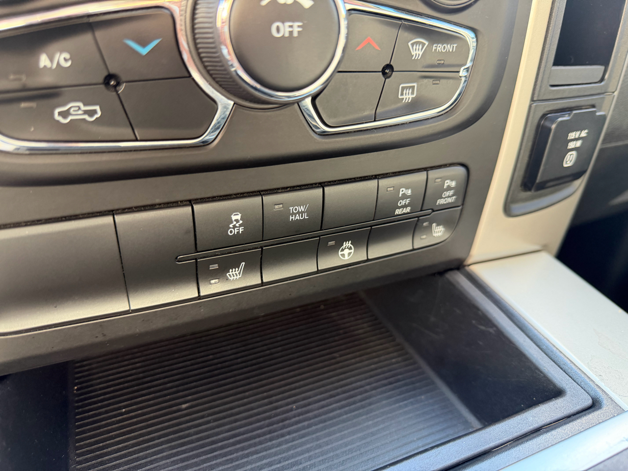 RAM 1500 SLT Crew Cab LWB 4WD 2014