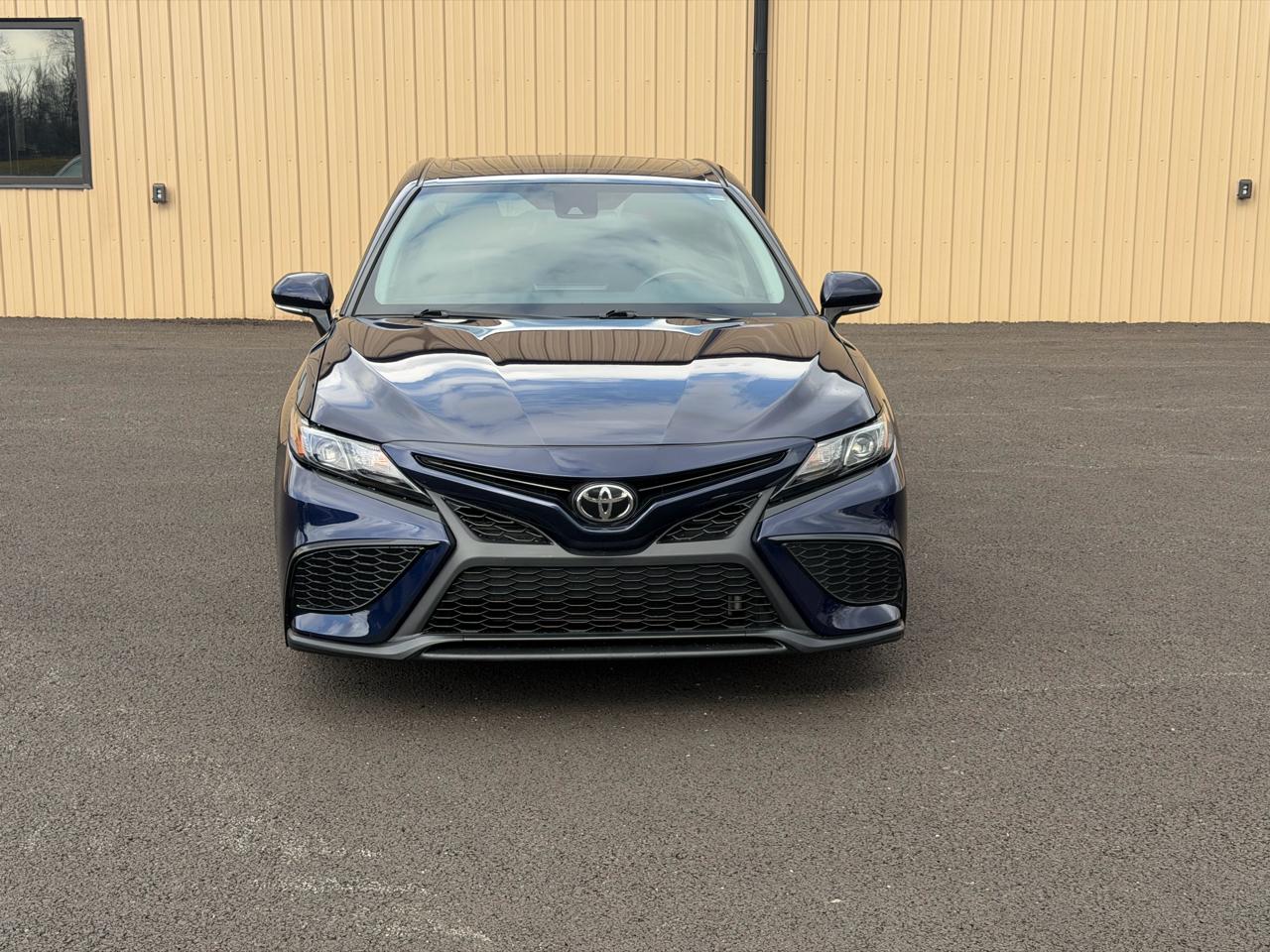 Toyota Camry  2021