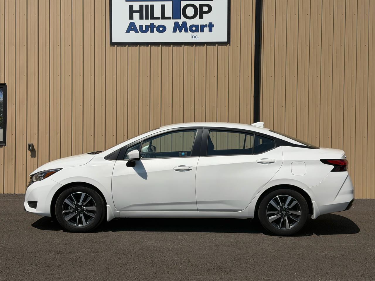 Nissan Versa  2025