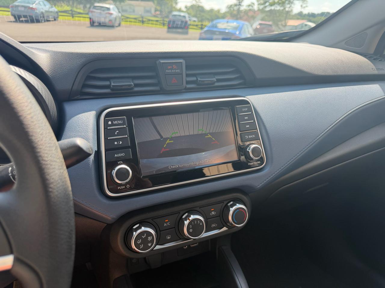 Nissan Versa  2025