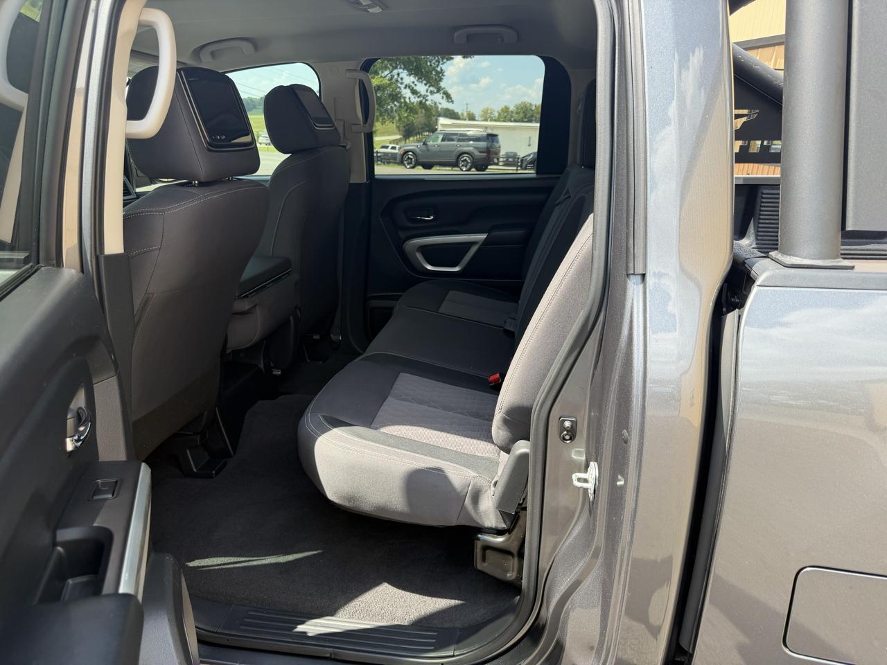 Nissan Titan  2022