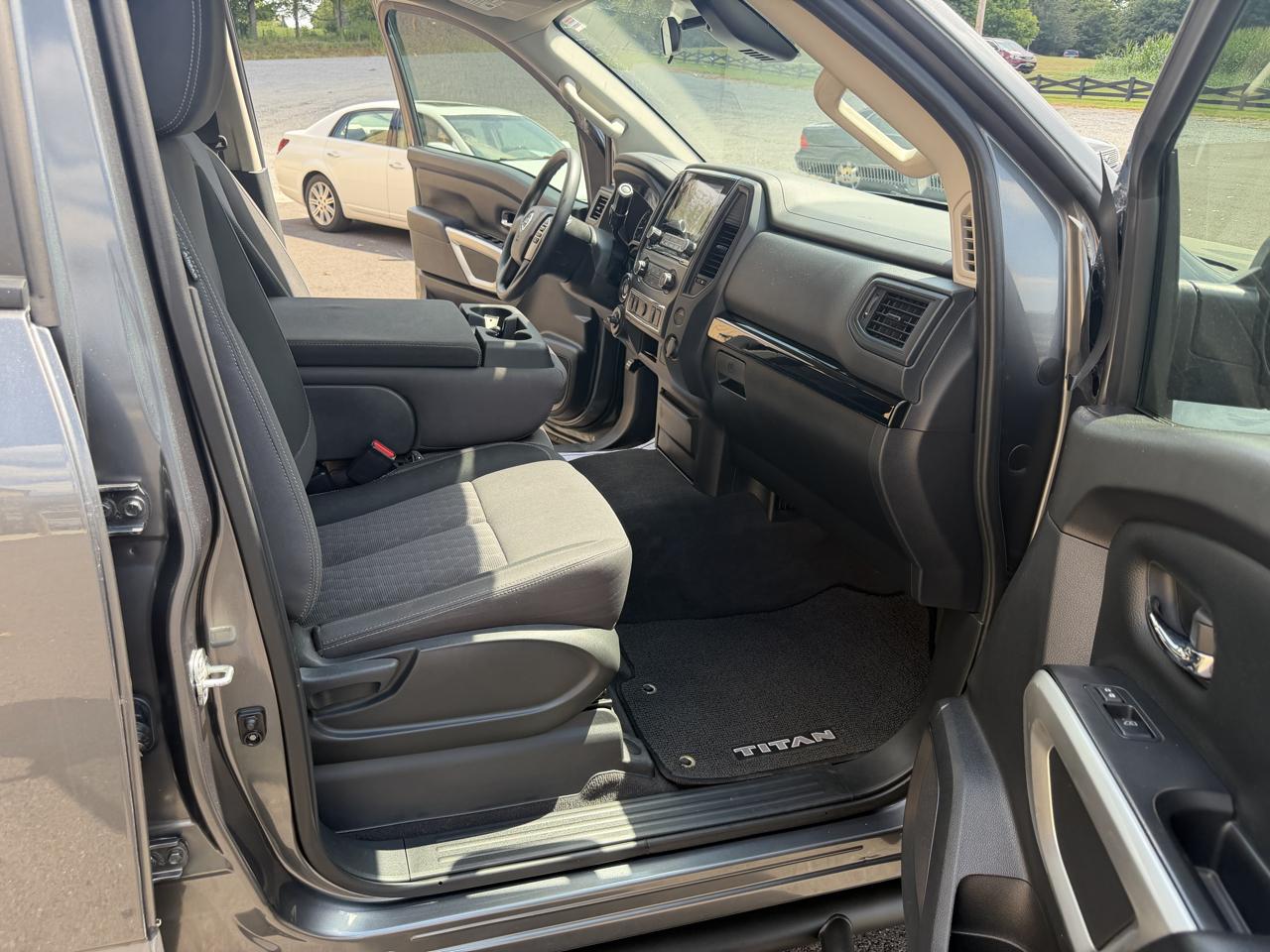 Nissan Titan  2022