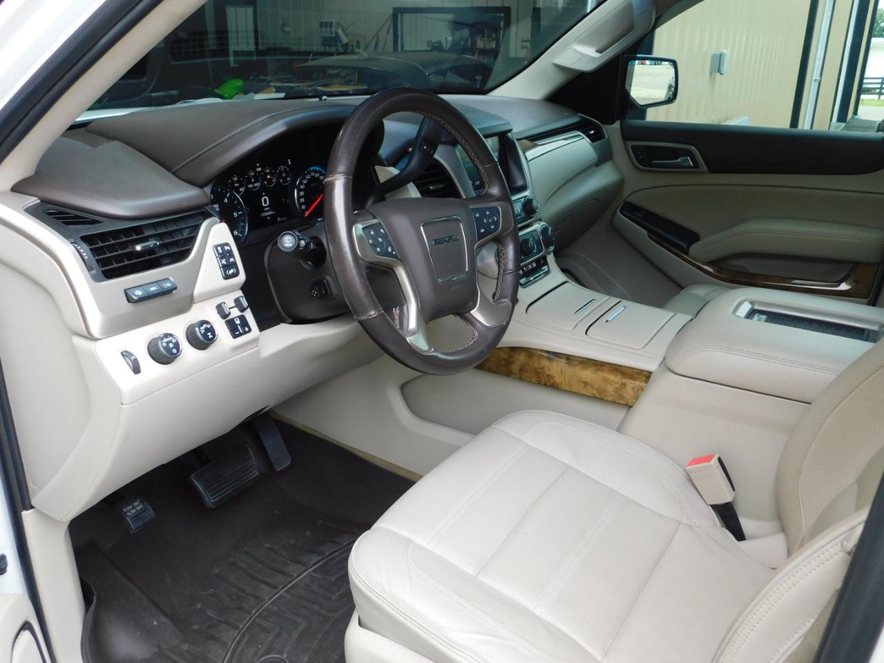 GMC Yukon Denali 4WD 2017