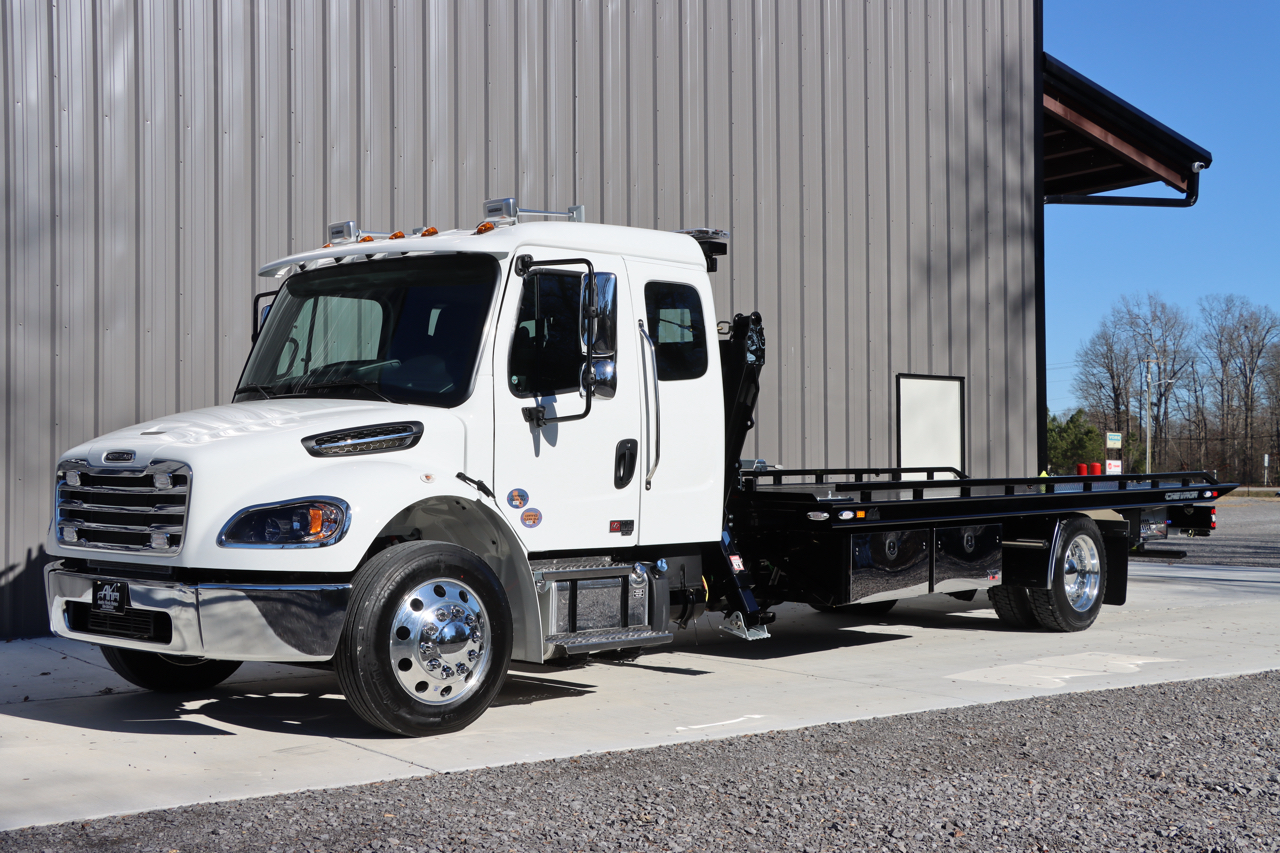 Freightliner M2 106 Plus  2026