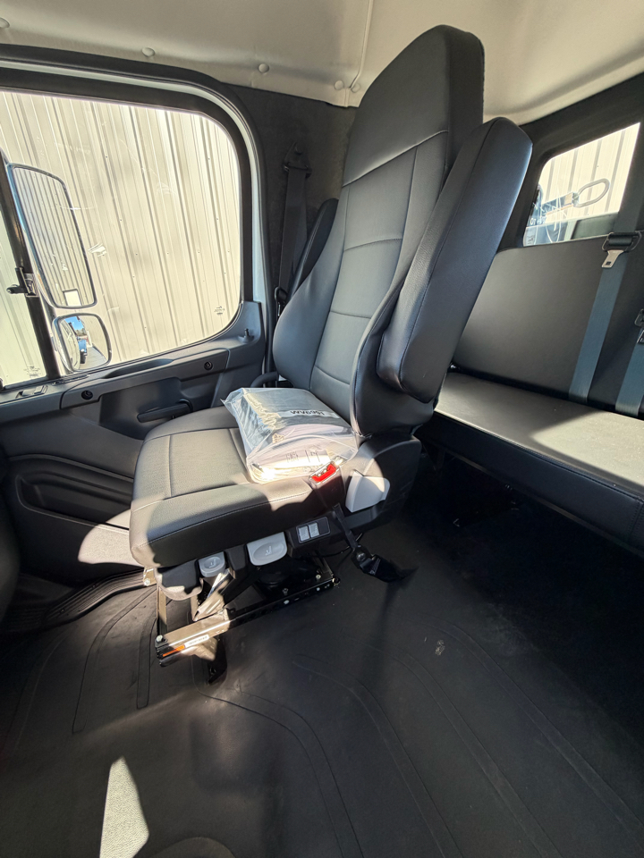 Freightliner M2 106 Plus  2026