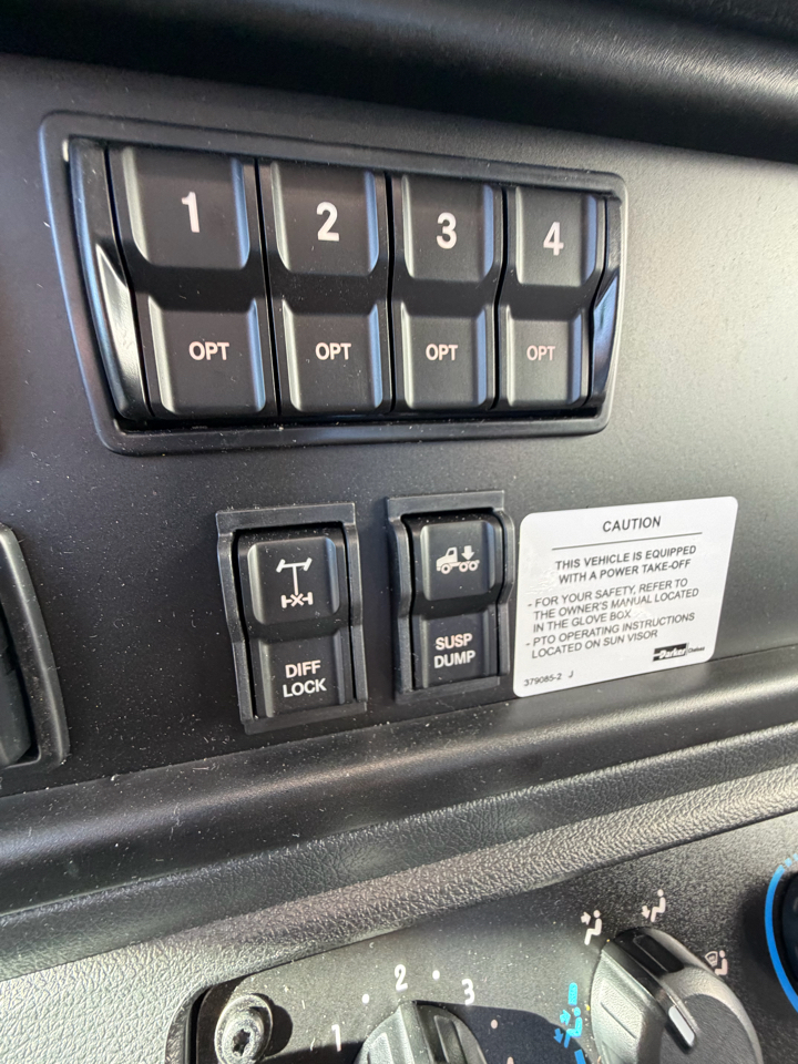 Freightliner M2 106 Plus  2026