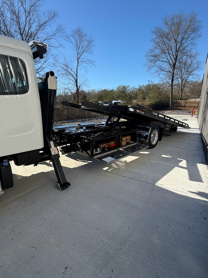 Freightliner M2 106 Plus  2026