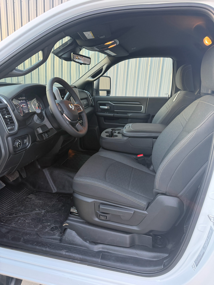 RAM 5500 Chassis Cab Big Horn 4x2 Reg Cab 120" CA 204.5" WB 2025