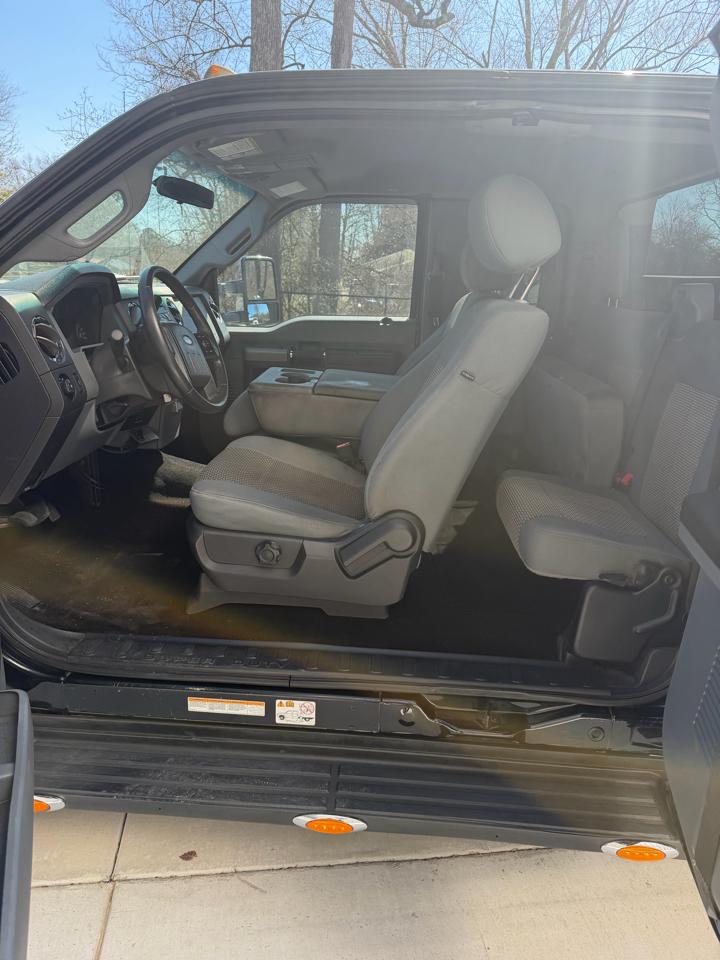 Ford Super Duty F-550 DRW 2WD SuperCab 162" WB 60" CA Lariat 2013