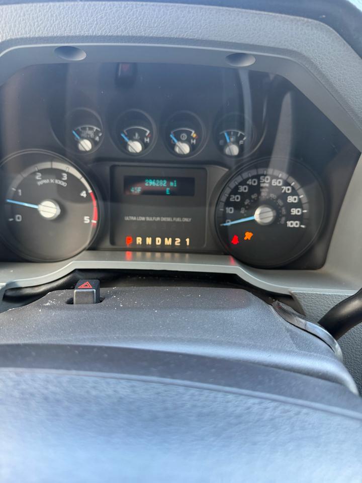 Ford Super Duty F-550 DRW 2WD SuperCab 162" WB 60" CA Lariat 2013