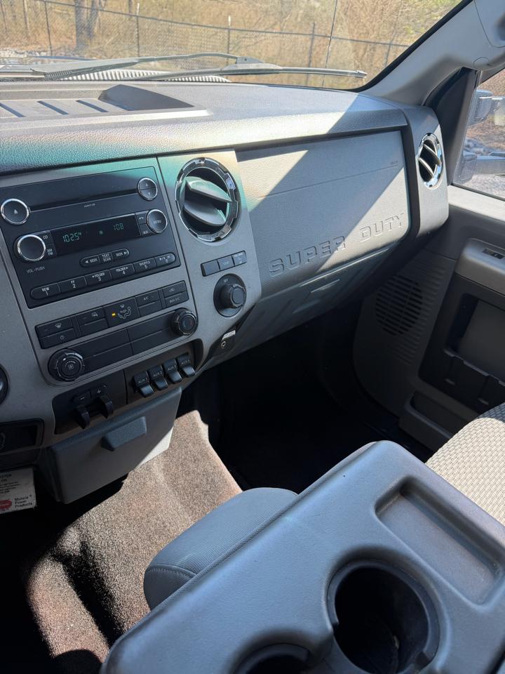 Ford Super Duty F-550 DRW 2WD SuperCab 162" WB 60" CA Lariat 2013