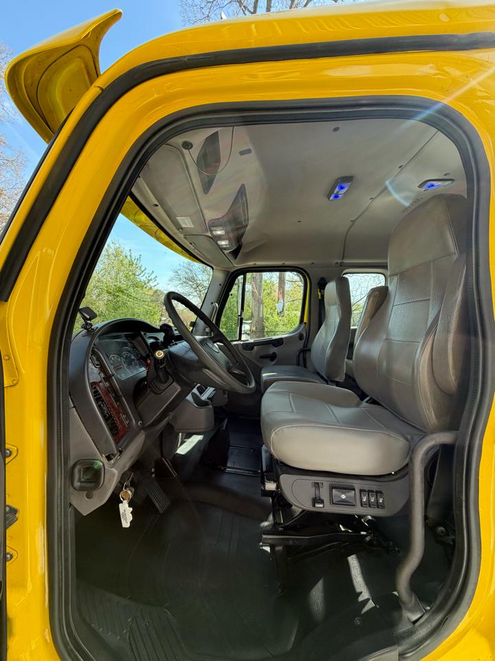 Freightliner M2  2020